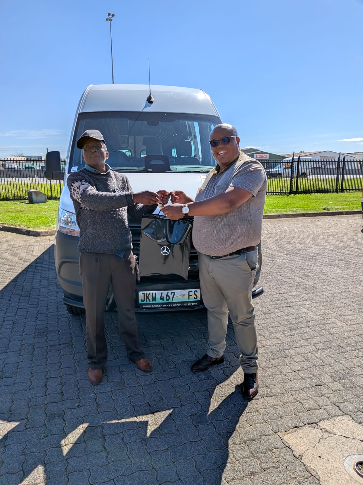 Bantu Bus Delivery 220 (3)
